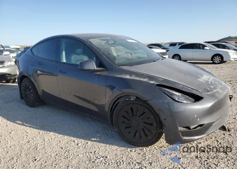 2022 Tesla Model Y z USA, uszkodzony, nr VIN 7SAYGDEE3NF543705